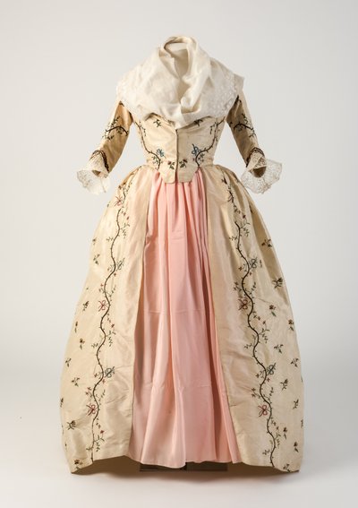 Cream silk tambour embroidered closed gown, 1780s by Unbekannt Unbekannt